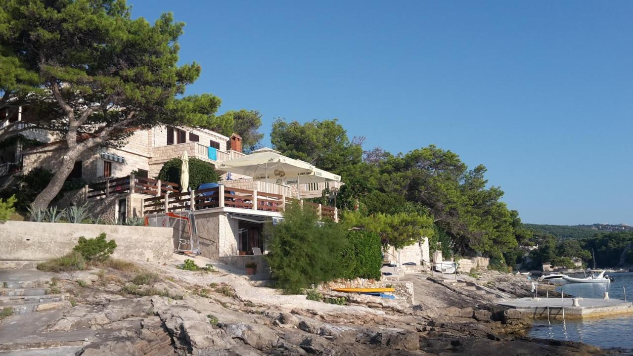 Beachfront House Pope B&B Selca  Exterior photo